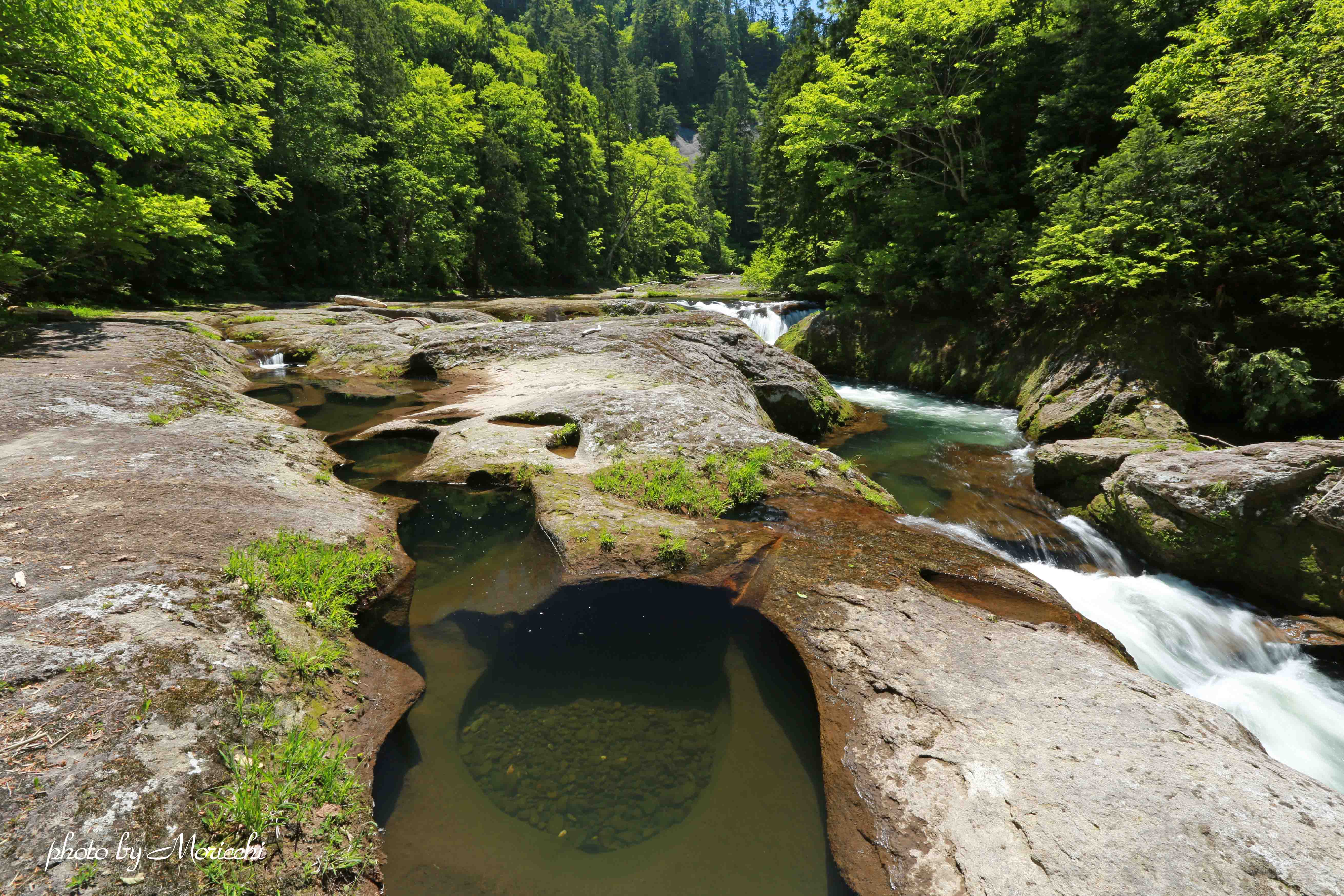 甌穴のある風景のコピー.jpg